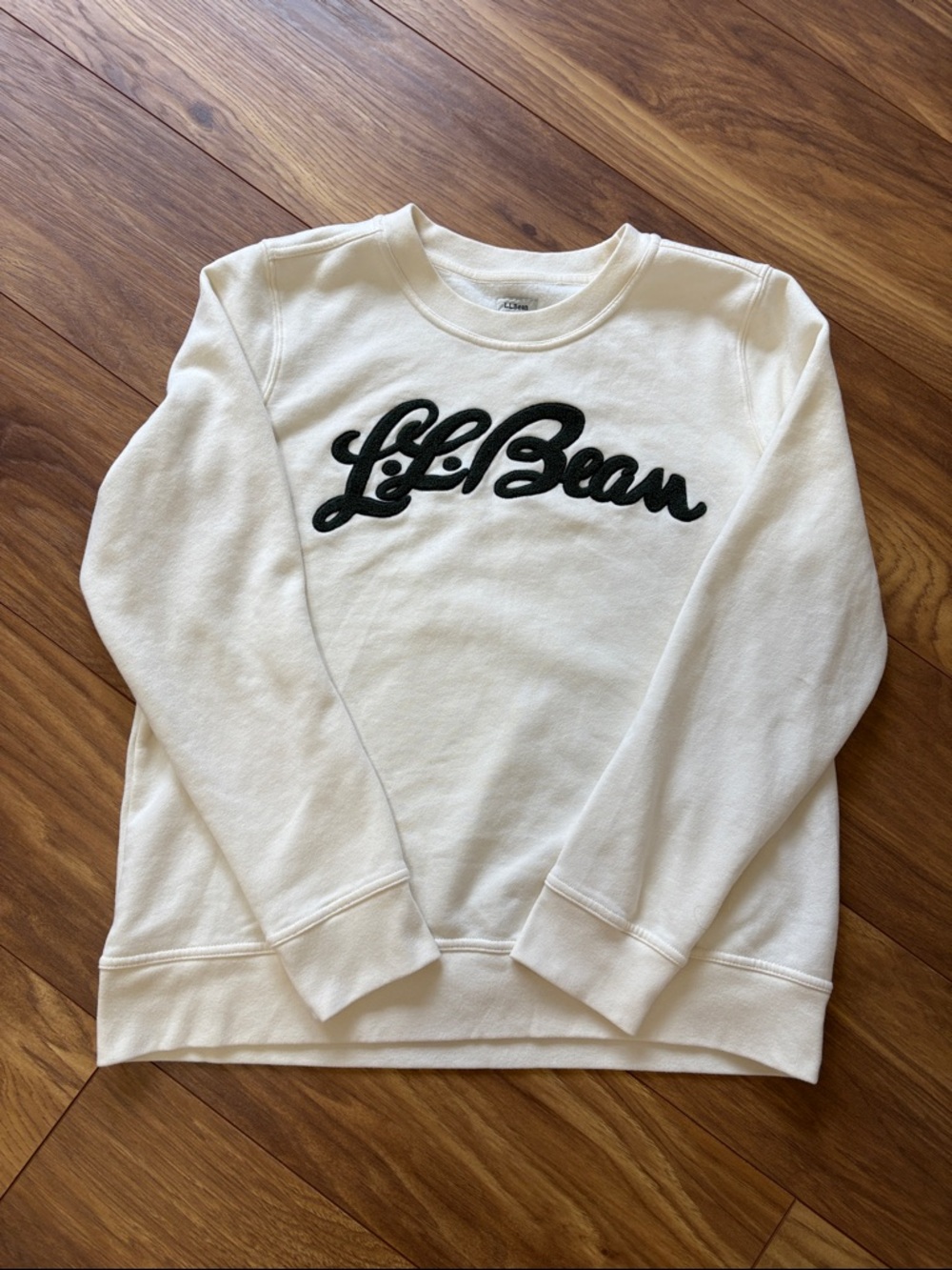L.L. Bean Women’s Cream Crewneck Sweatshirt with Dark Green Logo Size L